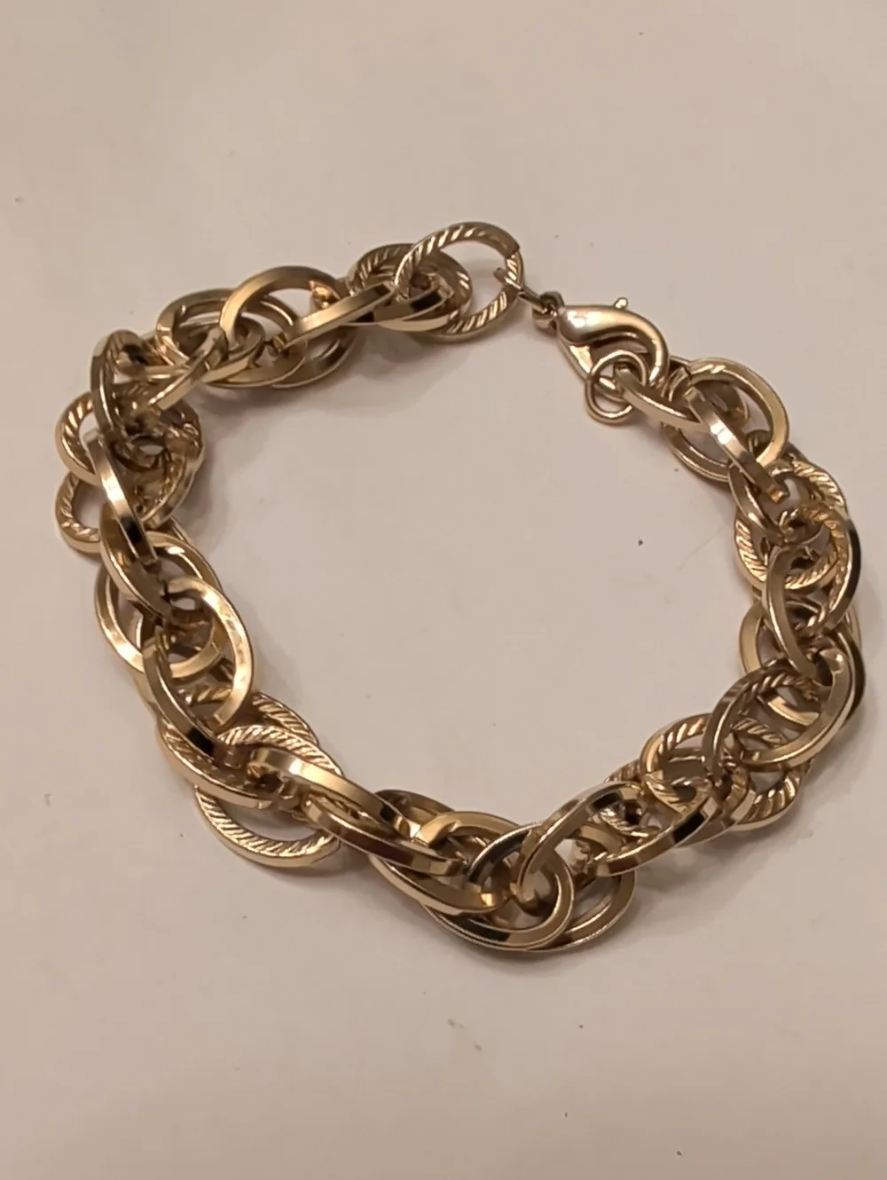 Elegant Gold-Tone Linked Bracelet - Women’s Fashion Jewelry